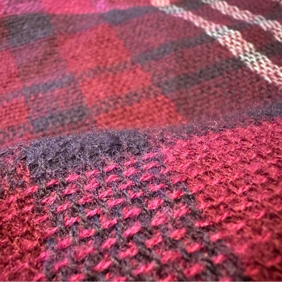 Burgundy and White Blanket Scarf - Picture 4 of 7